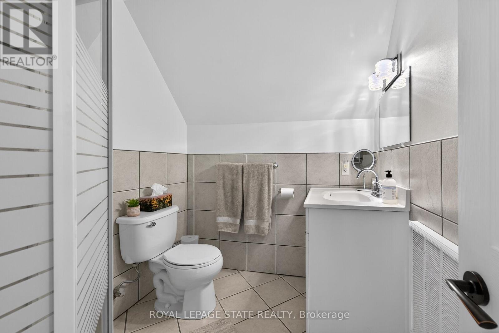 13 Cameron Avenue, Hamilton, Ontario  L9H 1P4 - Photo 31 - X12817436