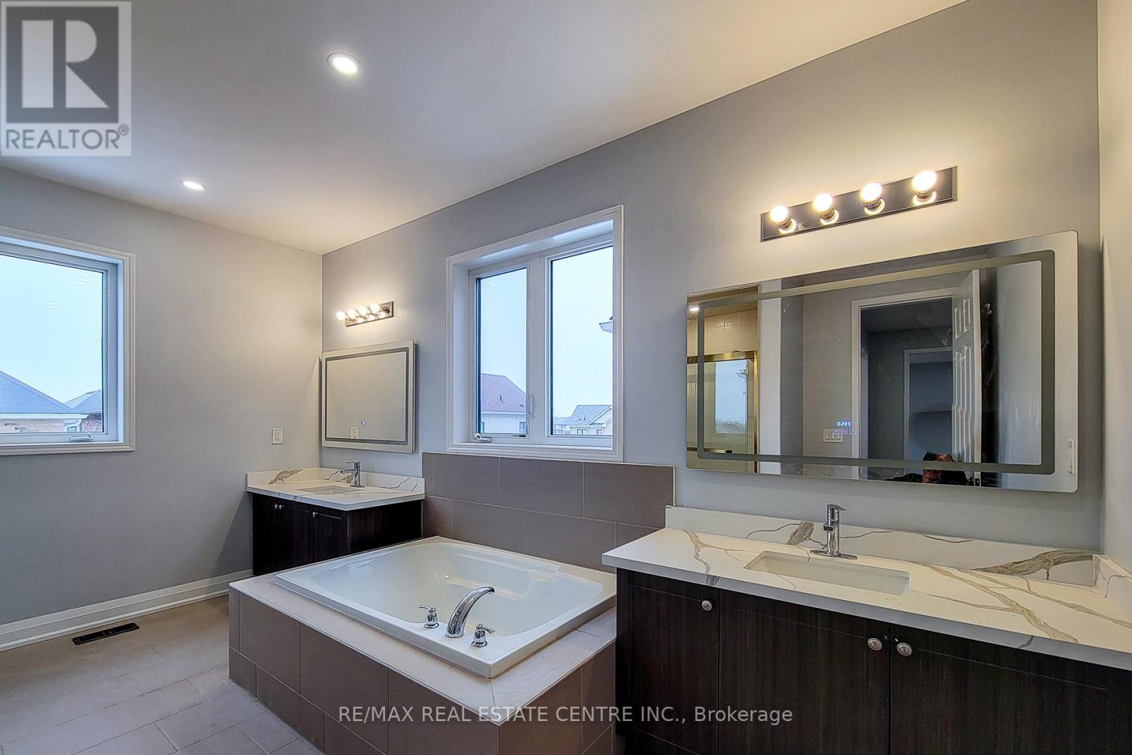 80 Larry Crescent, Haldimand, Ontario  N3W 0B2 - Photo 32 - X12817452