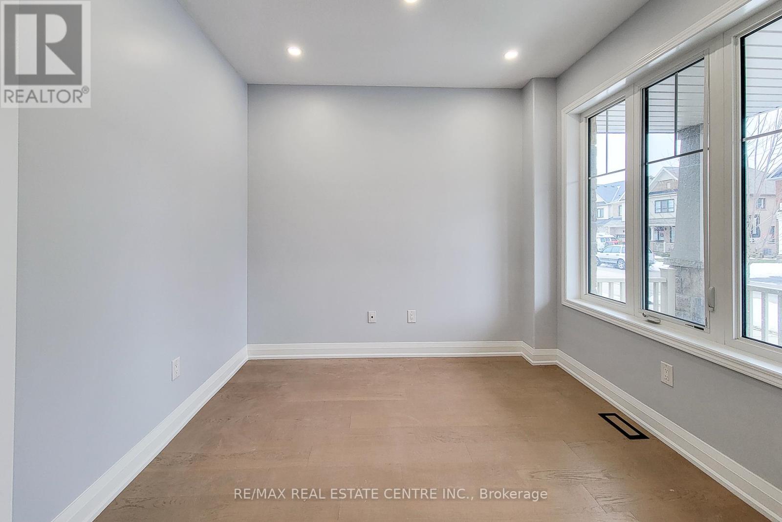 80 Larry Crescent, Haldimand, Ontario  N3W 0B2 - Photo 8 - X12817452