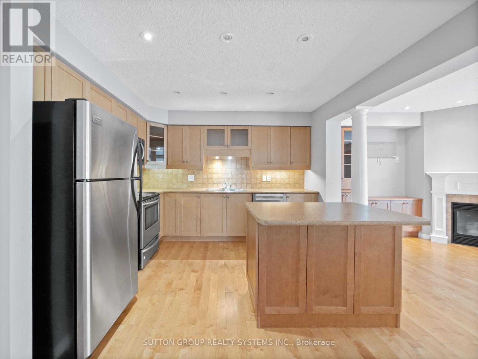 169 Sims Estate Drive, Kitchener, Ontario  N2A 0A6 - Photo 2 - X12817478