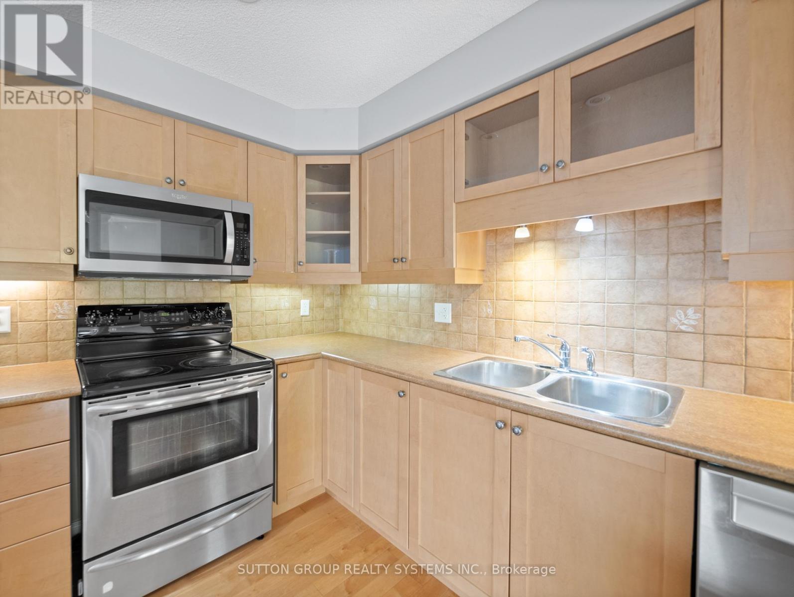 169 Sims Estate Drive, Kitchener, Ontario  N2A 0A6 - Photo 4 - X12817478