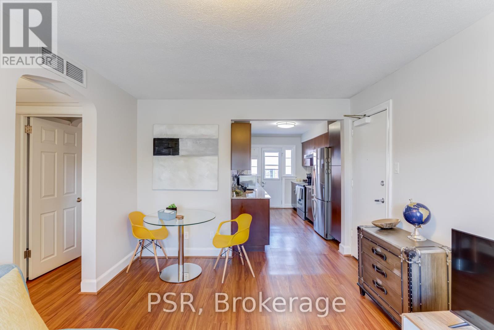 U25 - 4 Sutherland Drive, Toronto, Ontario  M4G 1G8 - Photo 5 - C12814998