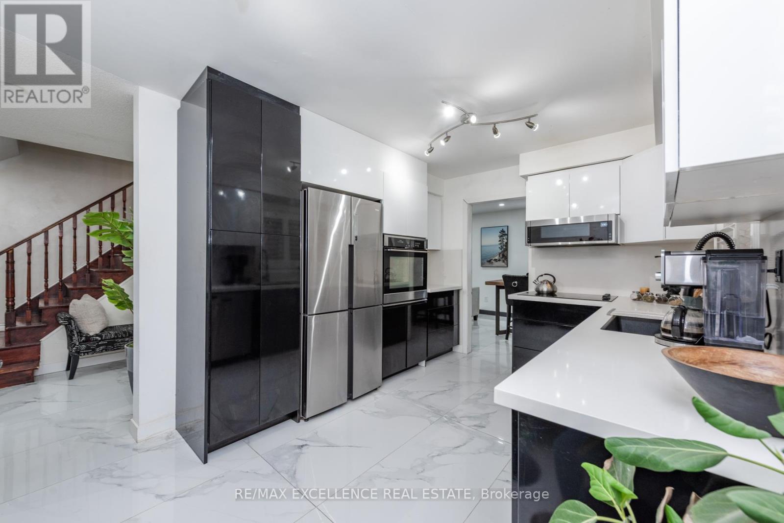 60 Kesteven Crescent, Brampton, Ontario  L6W 4E5 - Photo 11 - W12817510