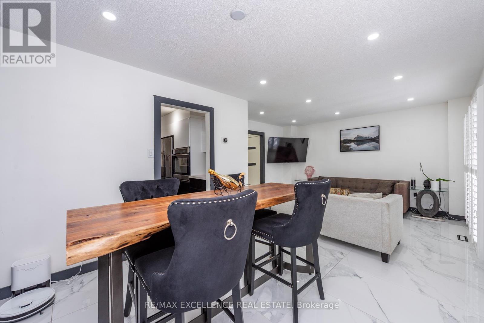 60 Kesteven Crescent, Brampton, Ontario  L6W 4E5 - Photo 8 - W12817510