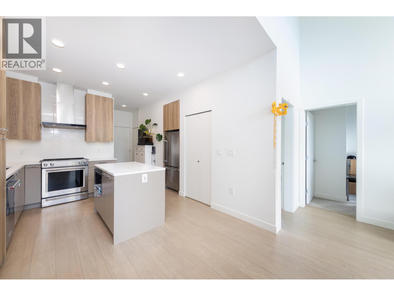 607 7588 16th Street, Burnaby, British Columbia  V3N 0H8 - Photo 4 - R3093115