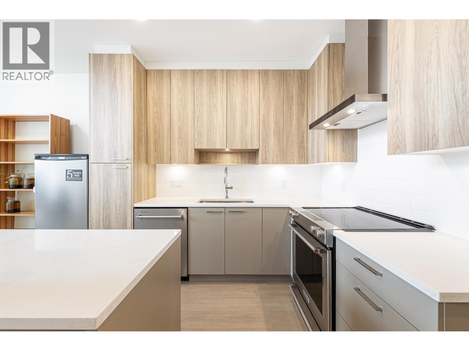 607 7588 16TH STREET, Burnaby, British Columbia