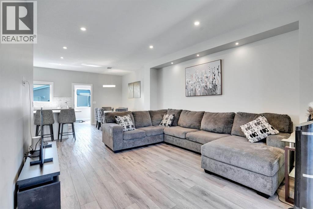 47 Lake Street, Rural Red Deer County, Alberta  T4E 3C9 - Photo 3 - A2288486