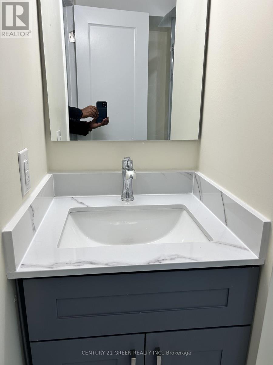 Bsmt - 75 Drinkwater Road, Brampton, Ontario  L6Y 4T8 - Photo 10 - W12817508