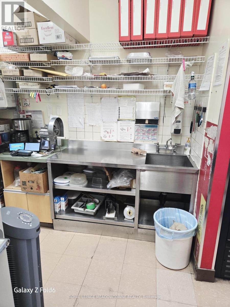 6986 Financial Drive, Mississauga, Ontario  L5N 8J4 - Photo 7 - W12817538