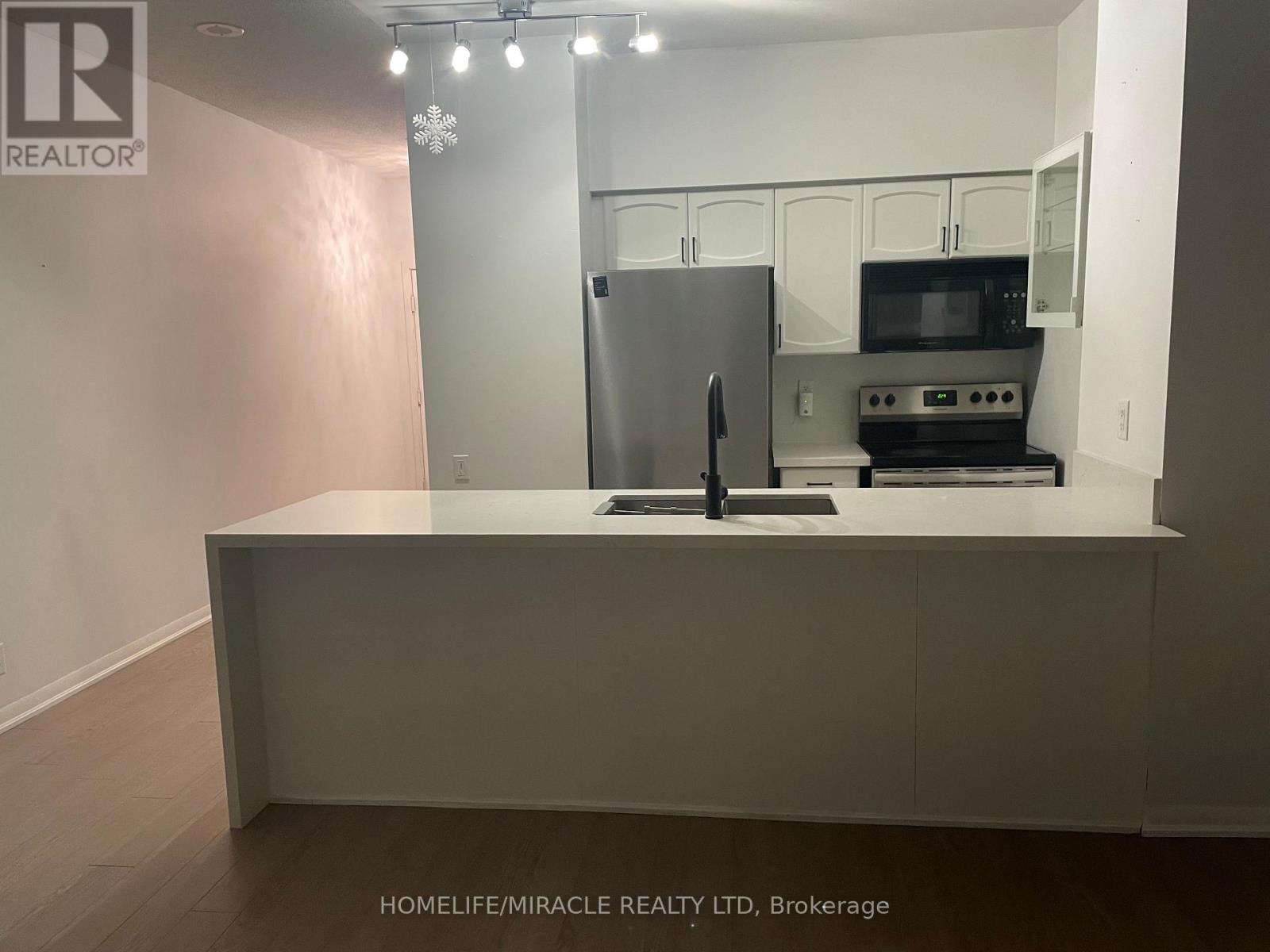 801 - 2067 Lake Shore Boulevard, Toronto, Ontario  M8V 4B8 - Photo 8 - W12817556