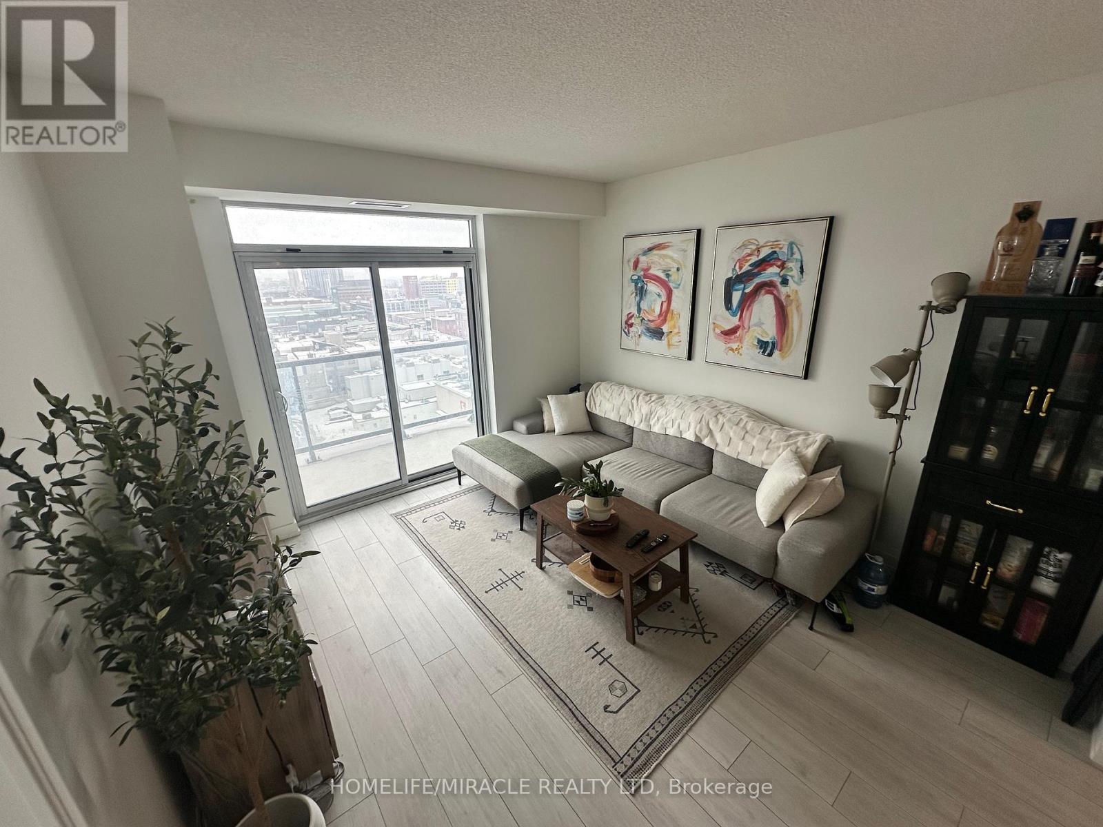 1003 - 55 Duke Street W, Kitchener, Ontario  N2H 0C9 - Photo 2 - X12817554