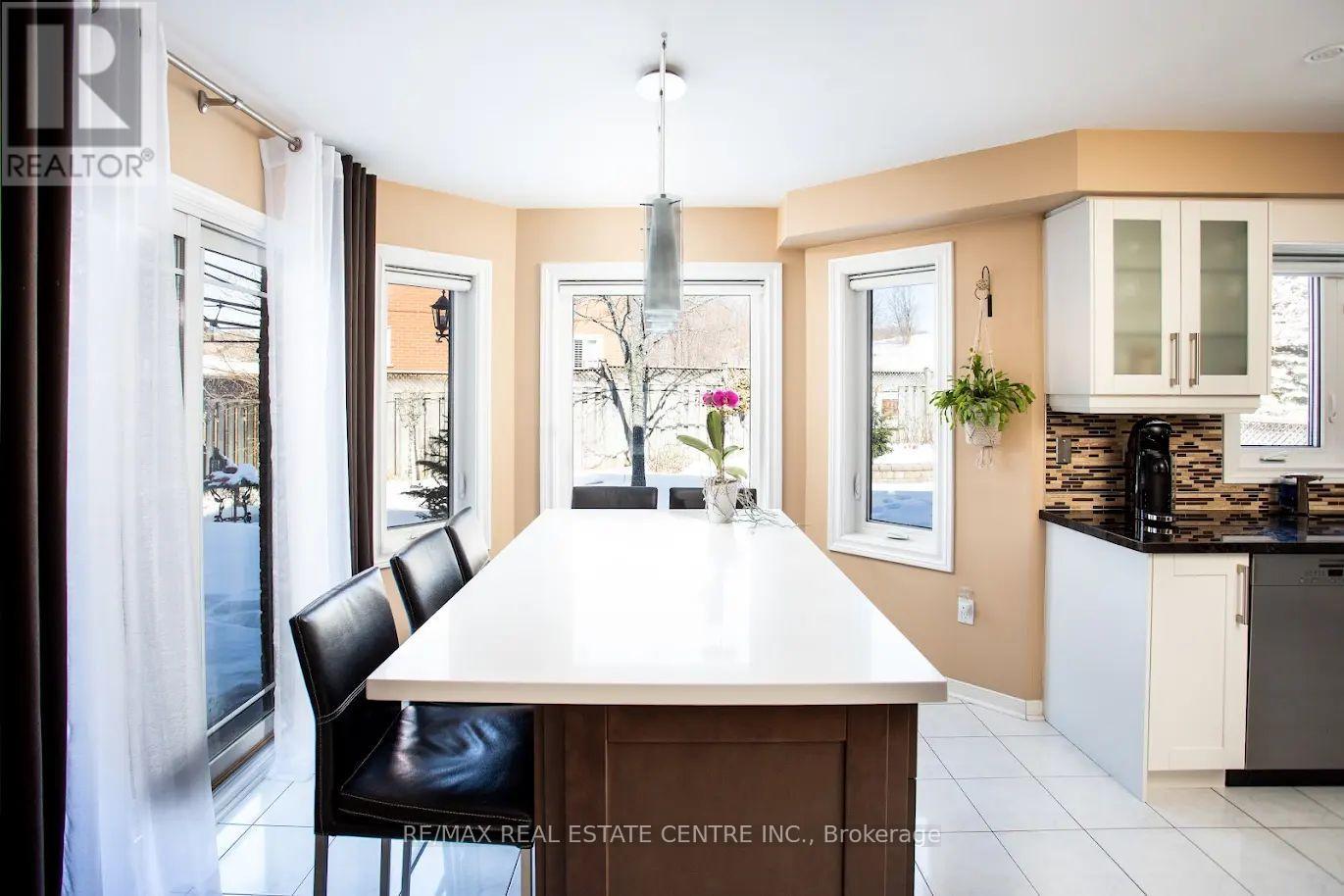 5525 Middleport Crescent, Mississauga, Ontario  L4Z 3S5 - Photo 10 - W12817560