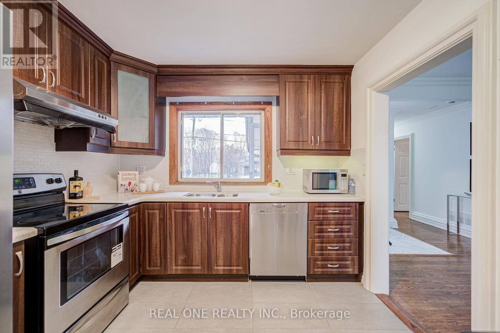 Main - 26 Elvaston Drive, Toronto, Ontario  M4A 1M9 - Photo 15 - C12817594