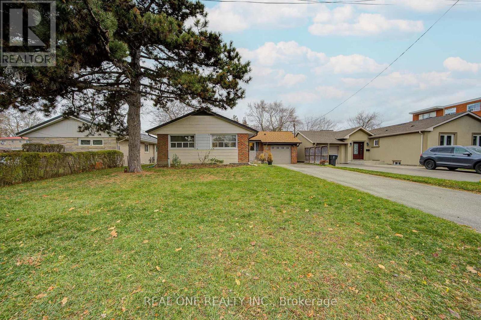 Main - 26 Elvaston Drive, Toronto, Ontario  M4A 1M9 - Photo 2 - C12817594