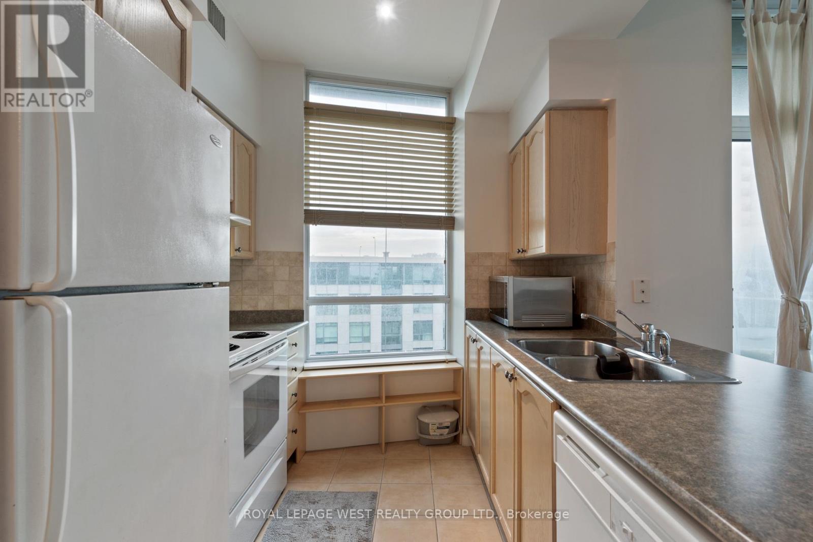 703 - 219 Fort York Boulevard, Toronto, Ontario  M5V 1B1 - Photo 18 - C12817598