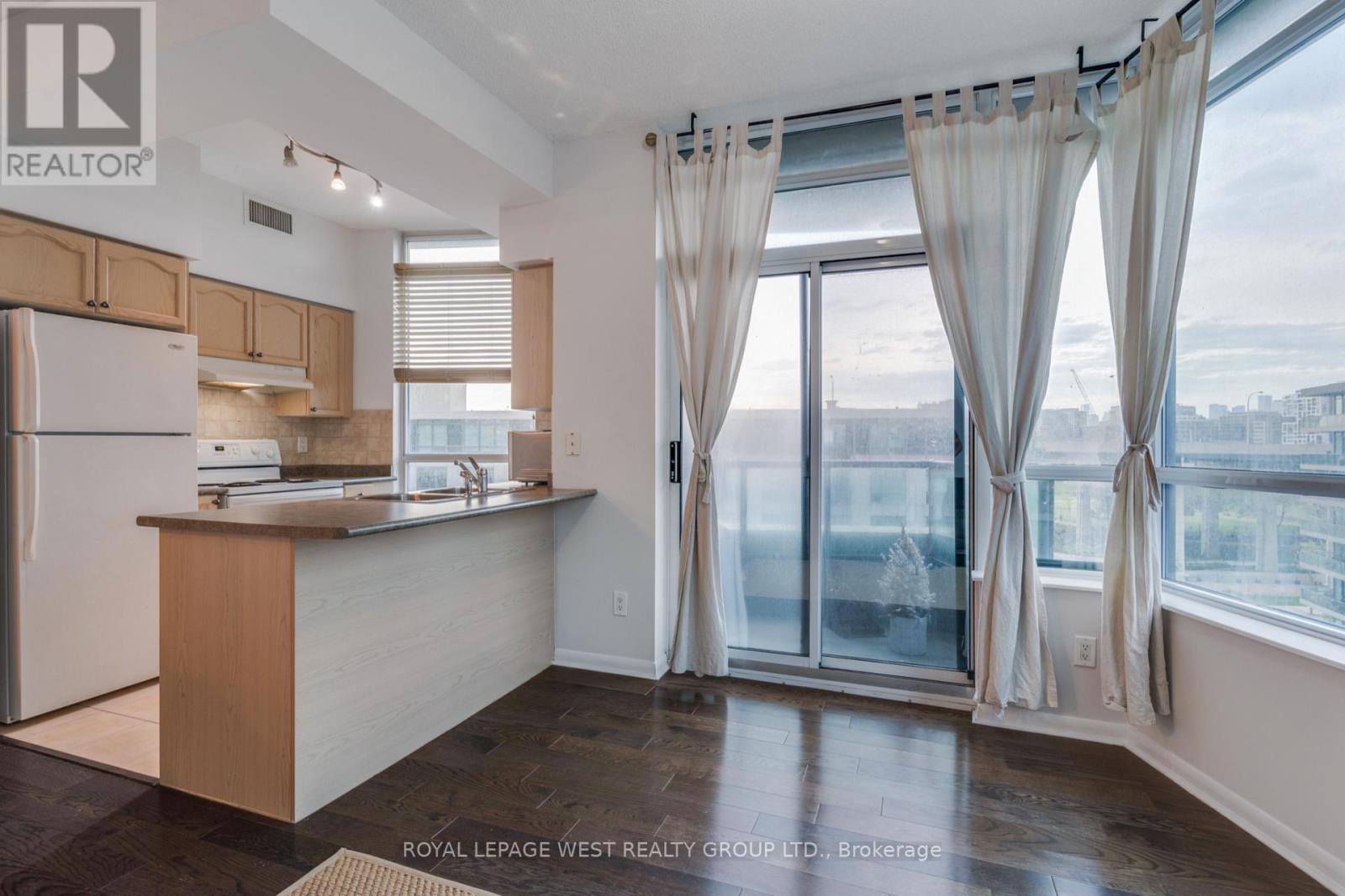 703 - 219 Fort York Boulevard, Toronto, Ontario  M5V 1B1 - Photo 24 - C12817598