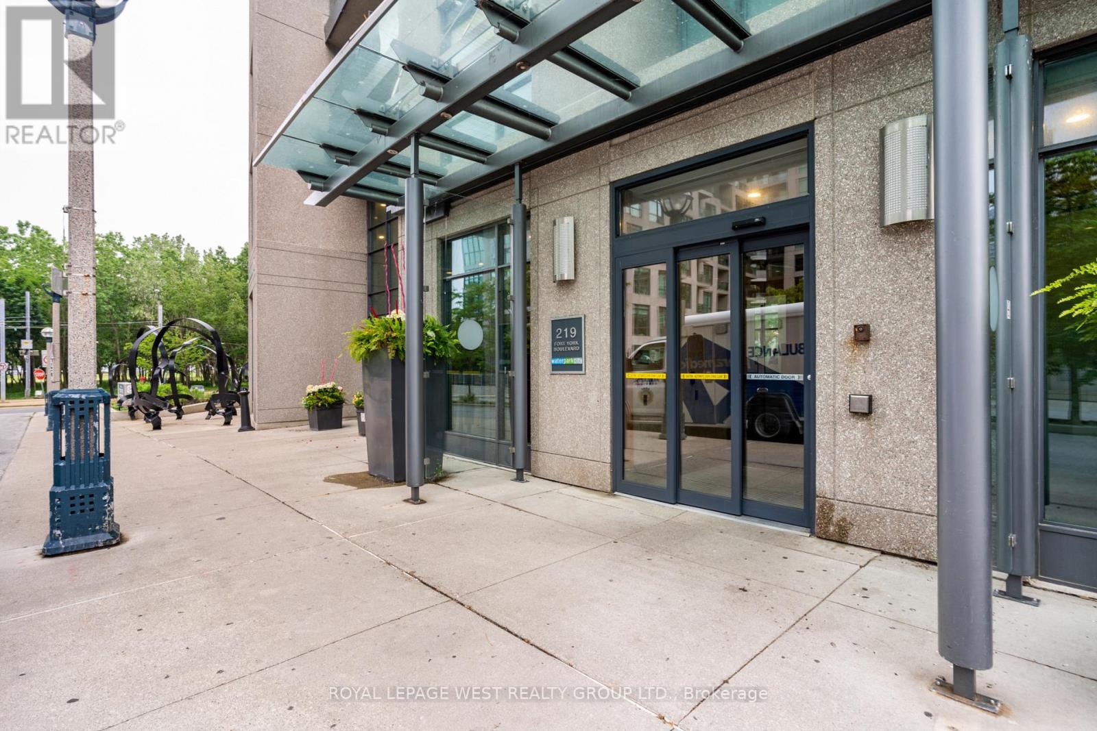 703 - 219 Fort York Boulevard, Toronto, Ontario  M5V 1B1 - Photo 4 - C12817598