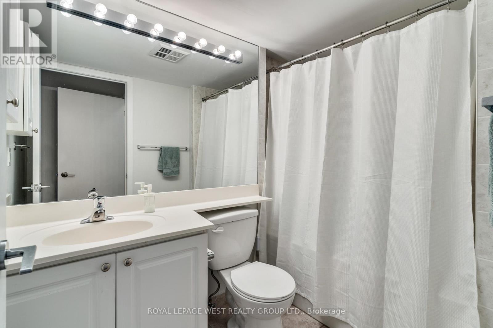 703 - 219 Fort York Boulevard, Toronto, Ontario  M5V 1B1 - Photo 6 - C12817598