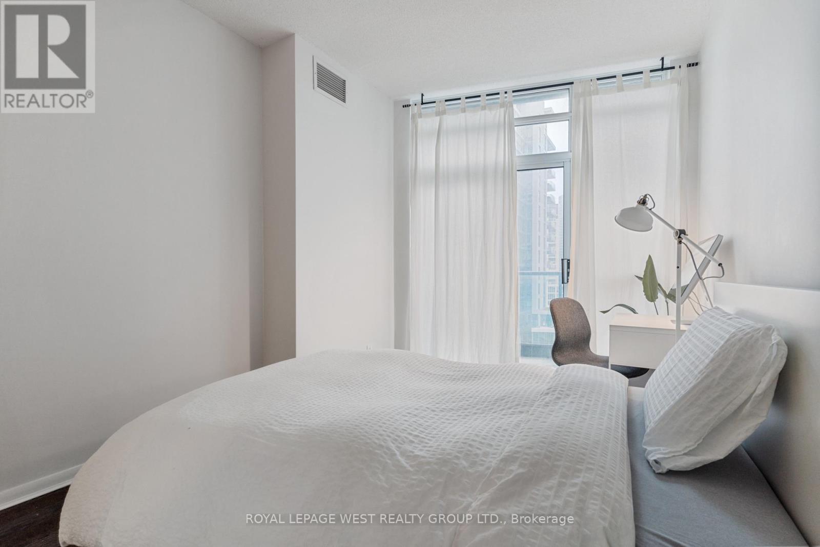 703 - 219 Fort York Boulevard, Toronto, Ontario  M5V 1B1 - Photo 8 - C12817598