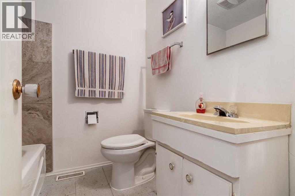 410 60 Avenue Ne, Calgary, Alberta  T2K 0L6 - Photo 13 - A2287854