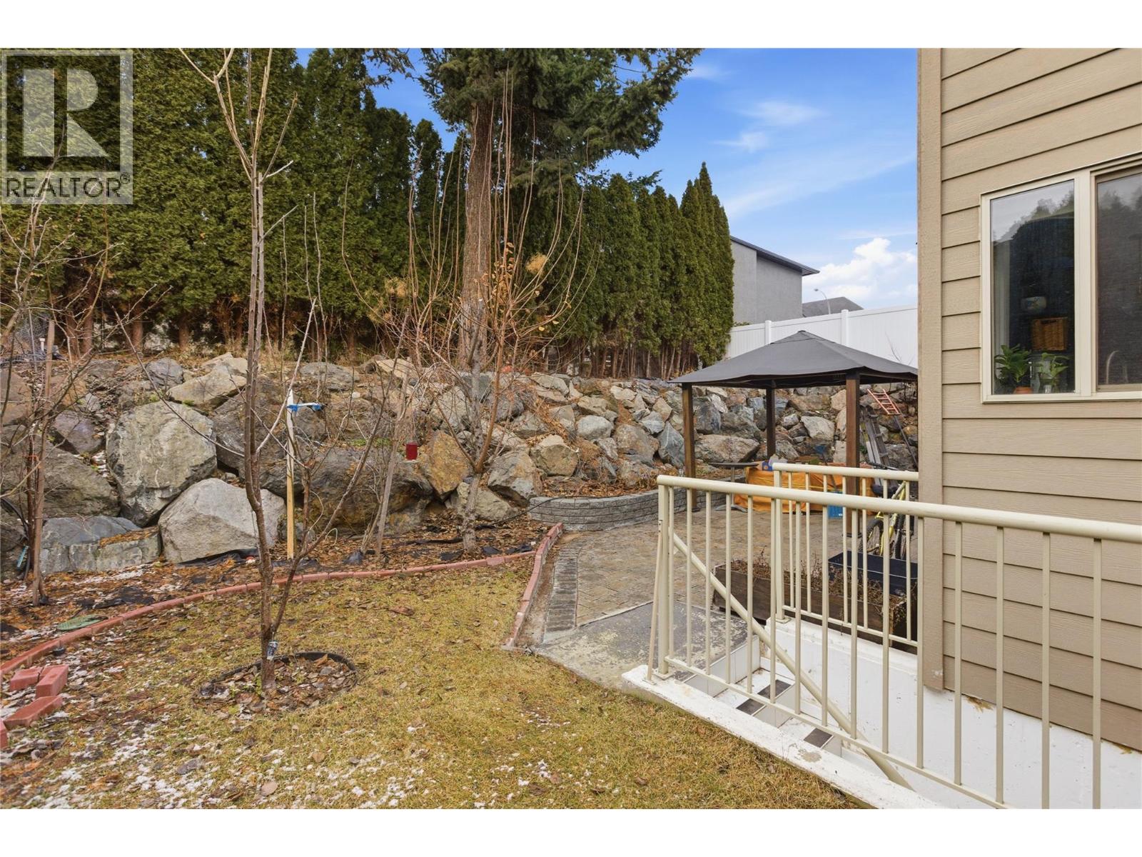 444 Azure Place, Kamloops, British Columbia  V2E 2R2 - Photo 2 - 10376579