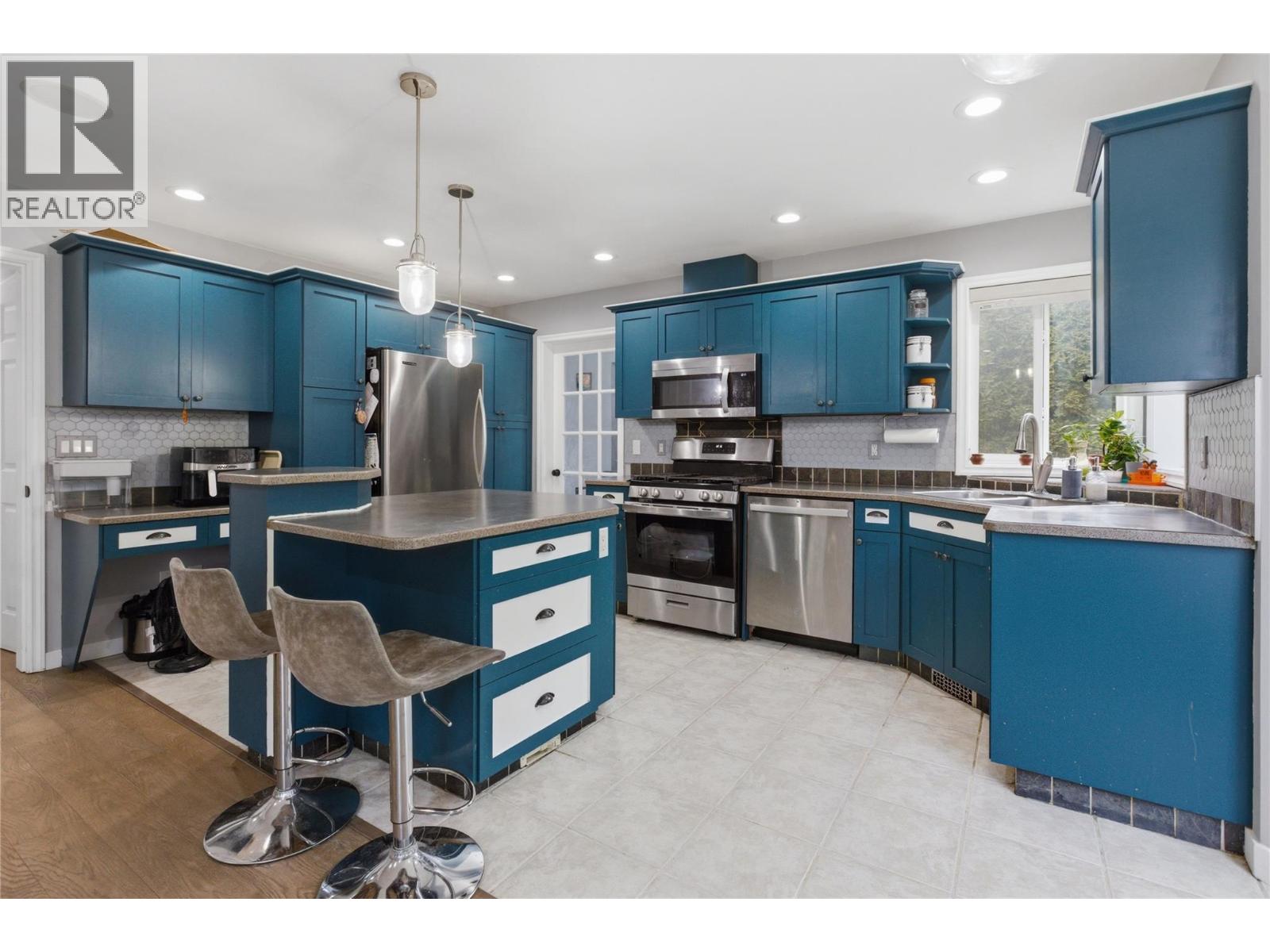 444 Azure Place, Kamloops, British Columbia  V2E 2R2 - Photo 19 - 10376579