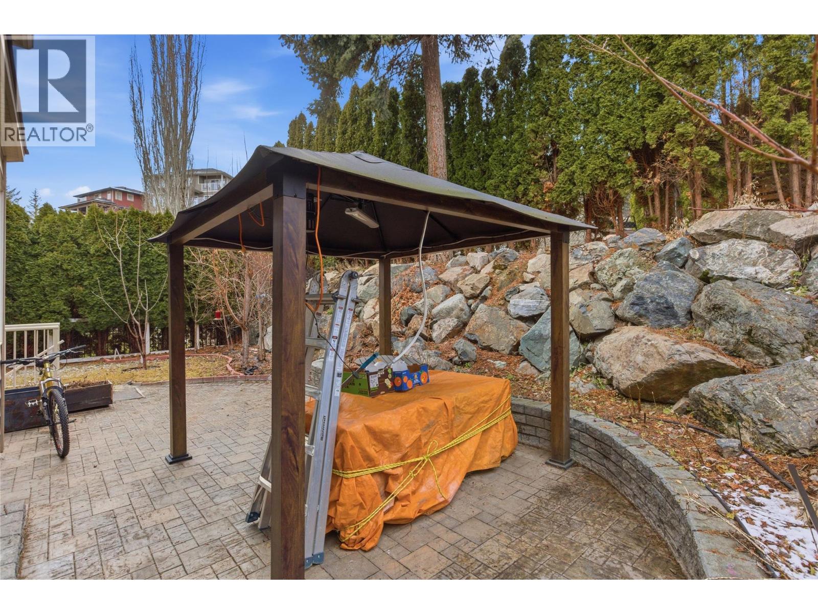 444 Azure Place, Kamloops, British Columbia  V2E 2R2 - Photo 4 - 10376579