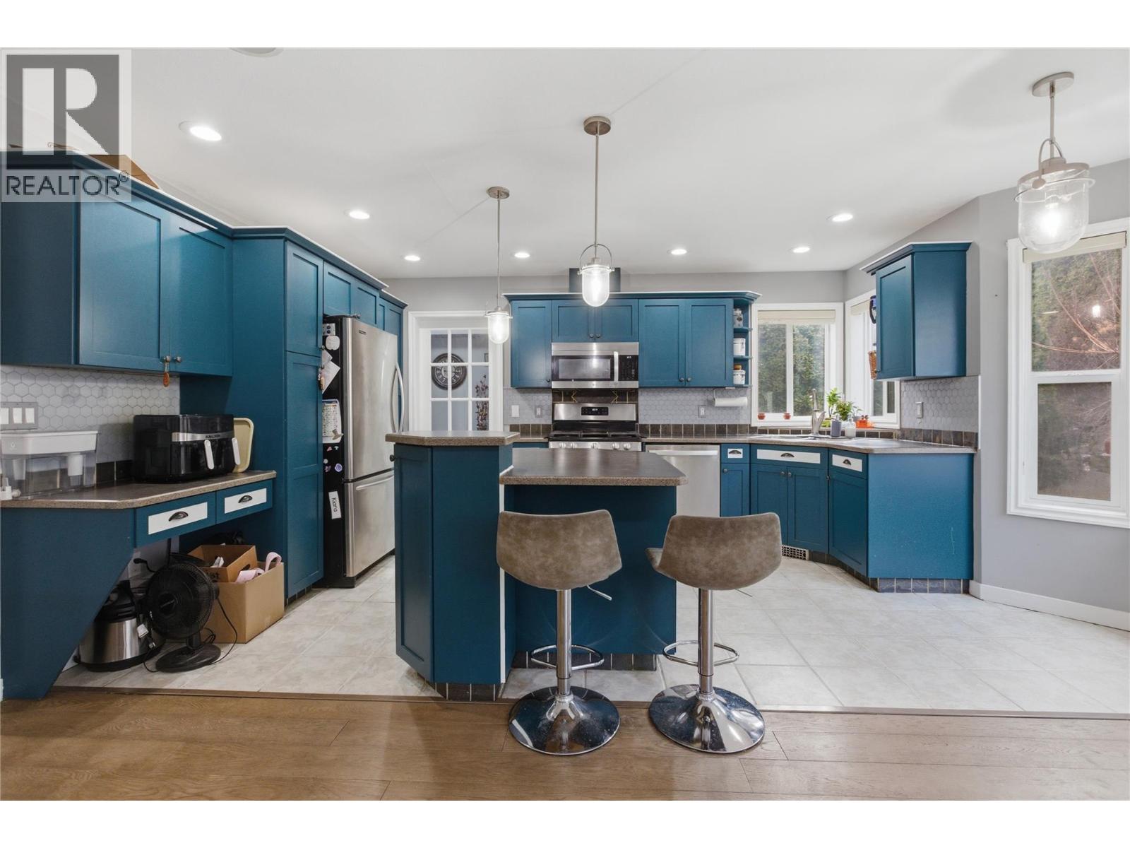 444 Azure Place, Kamloops, British Columbia  V2E 2R2 - Photo 18 - 10376579