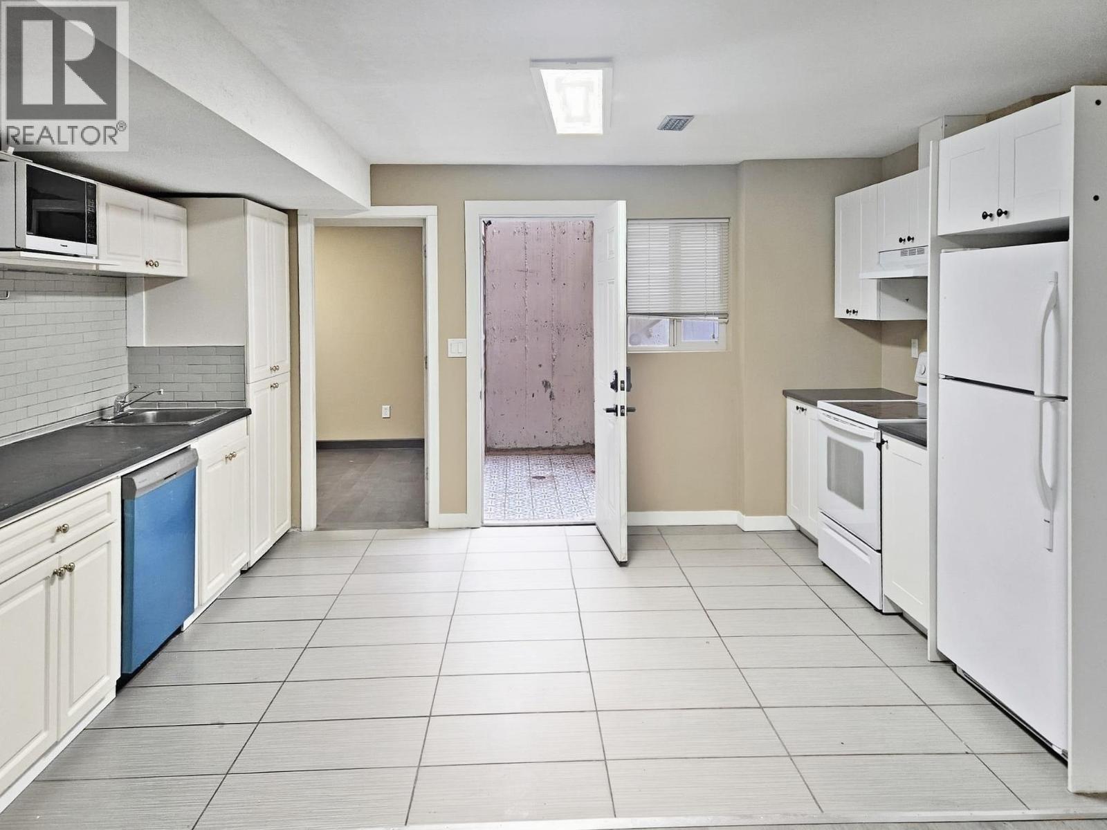 444 Azure Place, Kamloops, British Columbia  V2E 2R2 - Photo 37 - 10376579