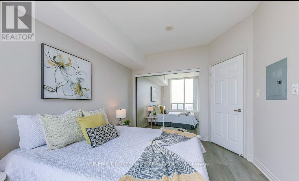 2303 - 3504 Hurontario Street, Mississauga, Ontario  L5B 0B9 - Photo 5 - W12817578