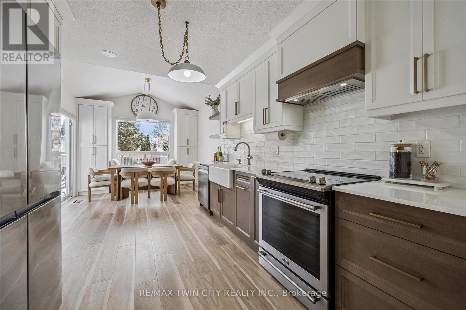 23 WHITTAKER CRESCENT, Cambridge, Ontario