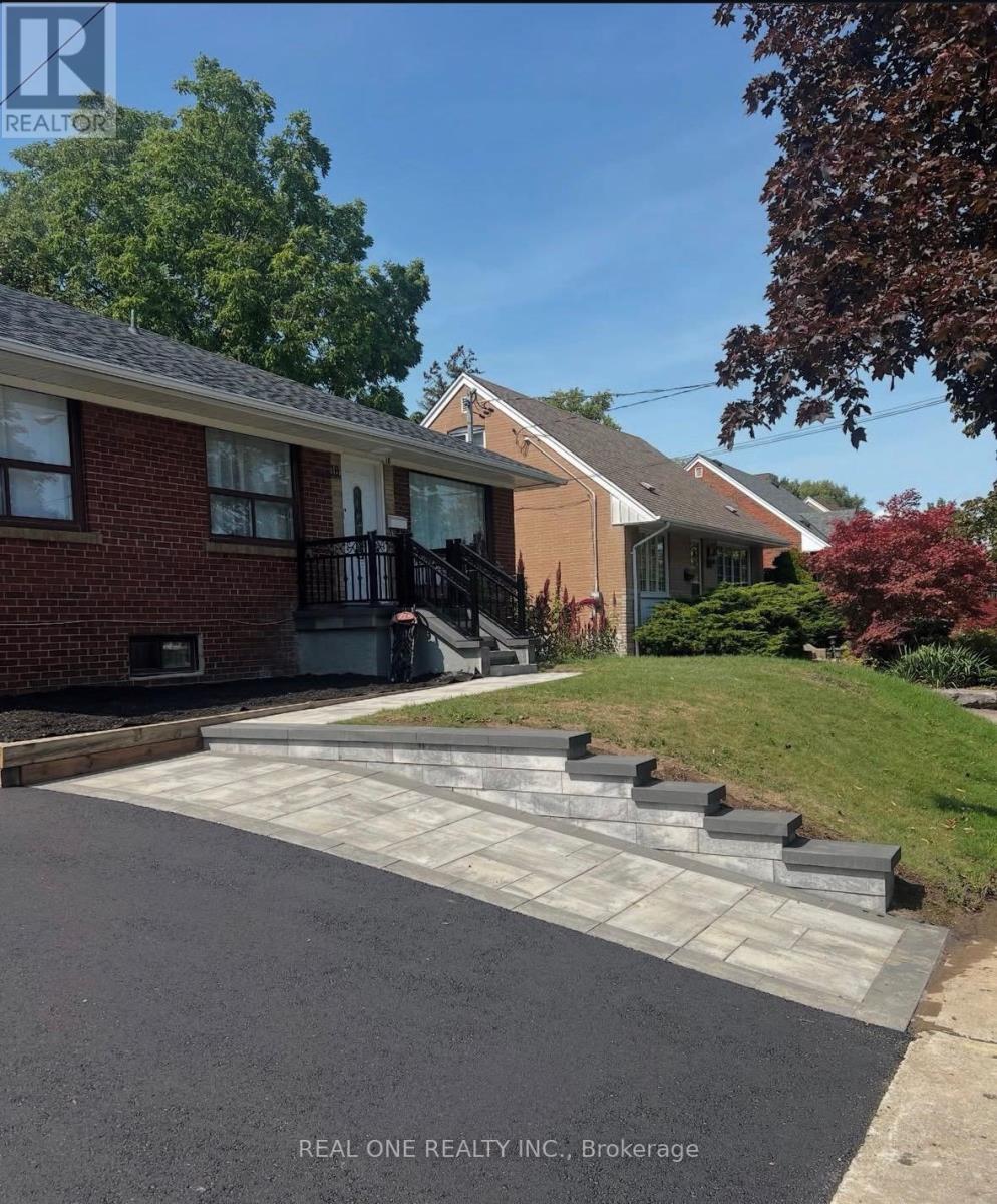 18 Courton Drive, Toronto, Ontario  M1R 1K8 - Photo 4 - E12756158