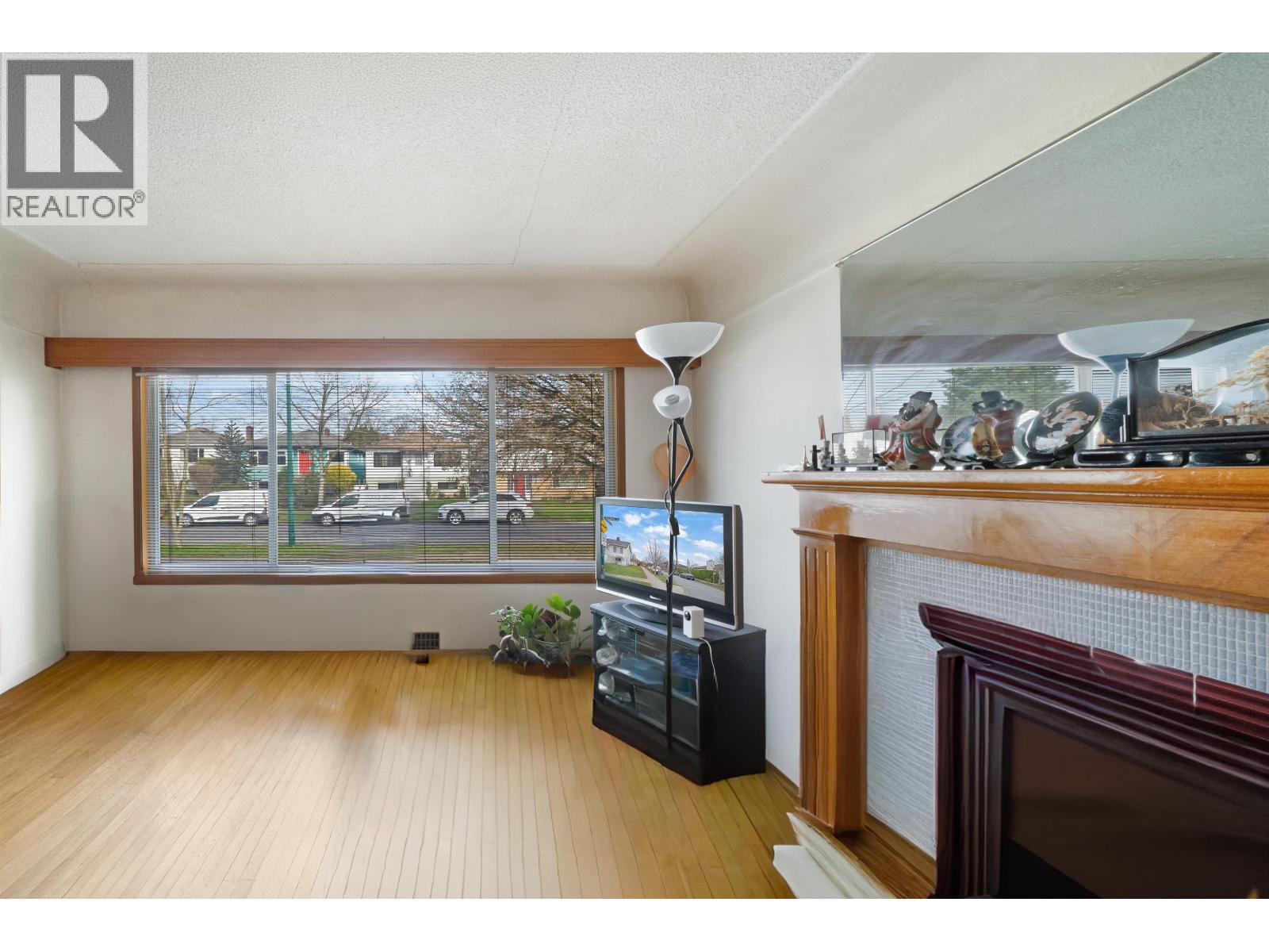 Listing Picture 4 of 10 : 2616 VENABLES STREET, Vancouver / 溫哥華 - 魯藝地產 Yvonne Lu Group - MLS Medallion Club Member