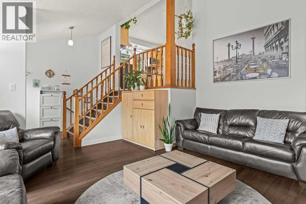 319 Hoodoo Crescent, Canmore, Alberta  T1W 1A8 - Photo 8 - A2257934