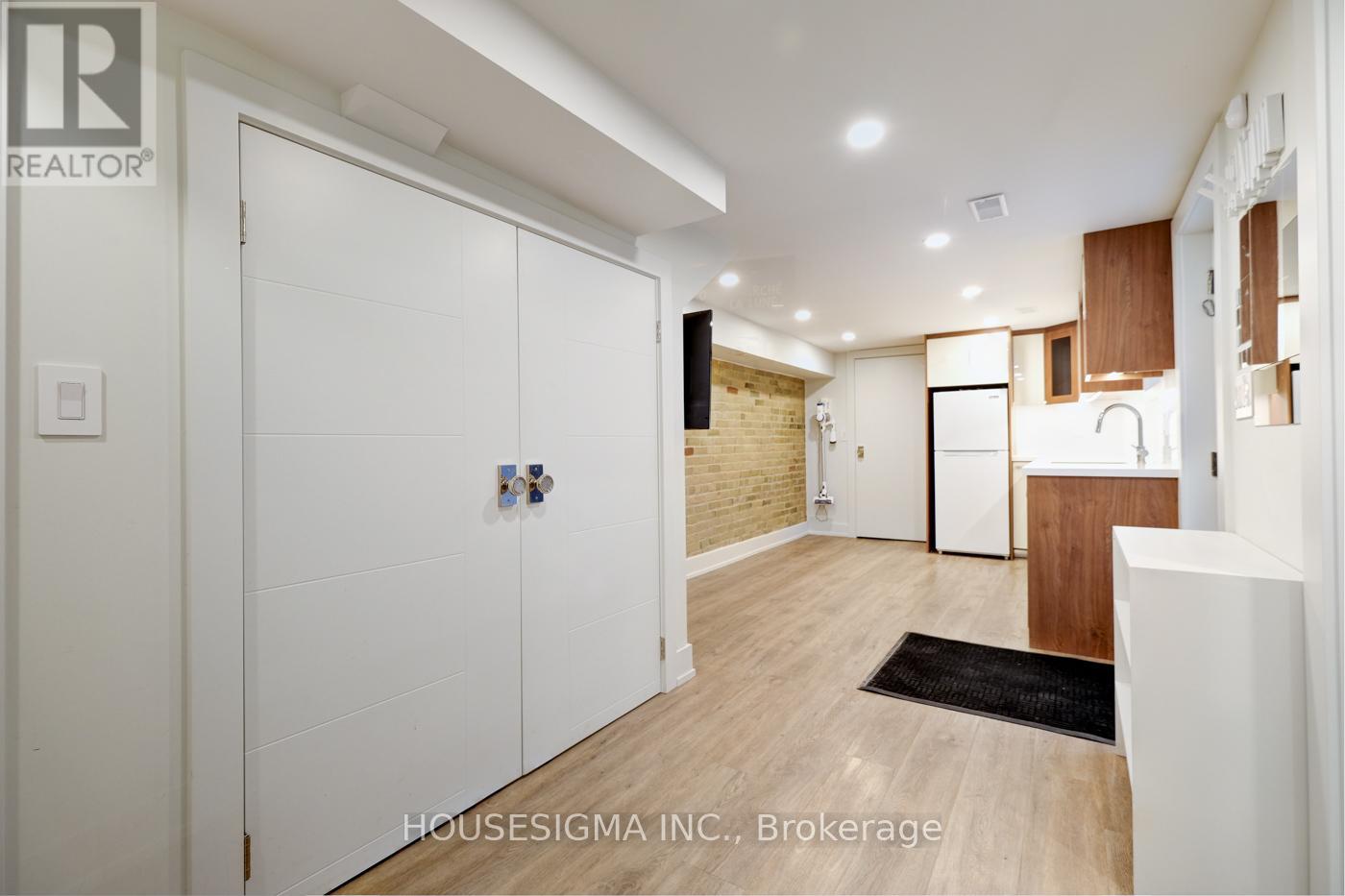 Lower - 274 Roxton Road, Toronto, Ontario  M6G 3P9 - Photo 10 - C12817632