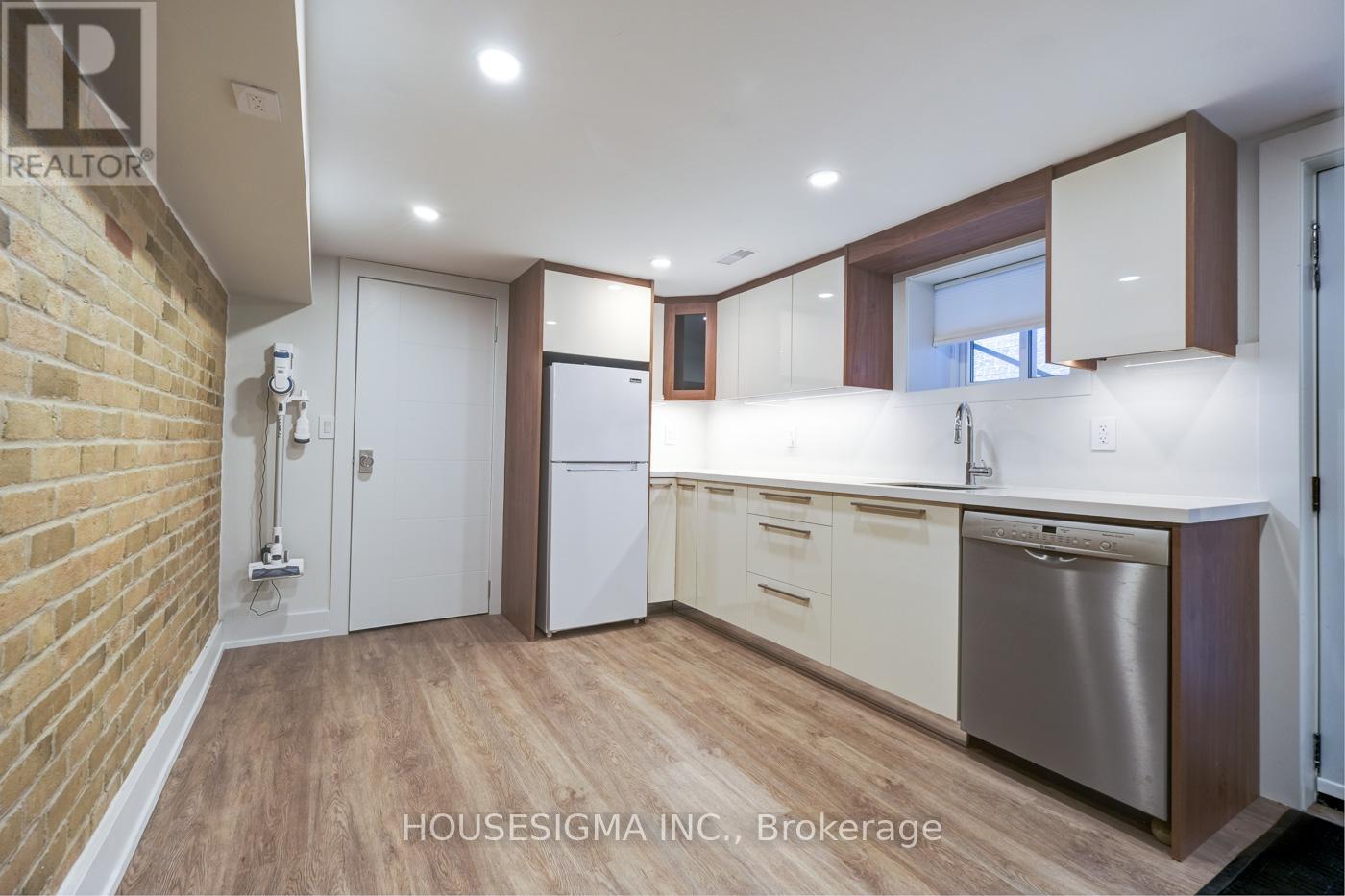 Lower - 274 Roxton Road, Toronto, Ontario  M6G 3P9 - Photo 4 - C12817632
