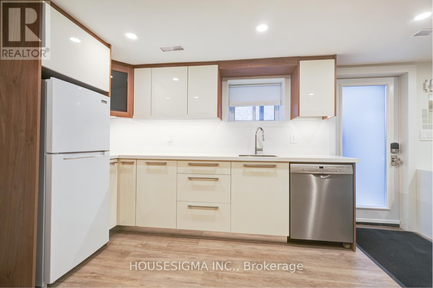 Lower - 274 Roxton Road, Toronto, Ontario  M6G 3P9 - Photo 5 - C12817632