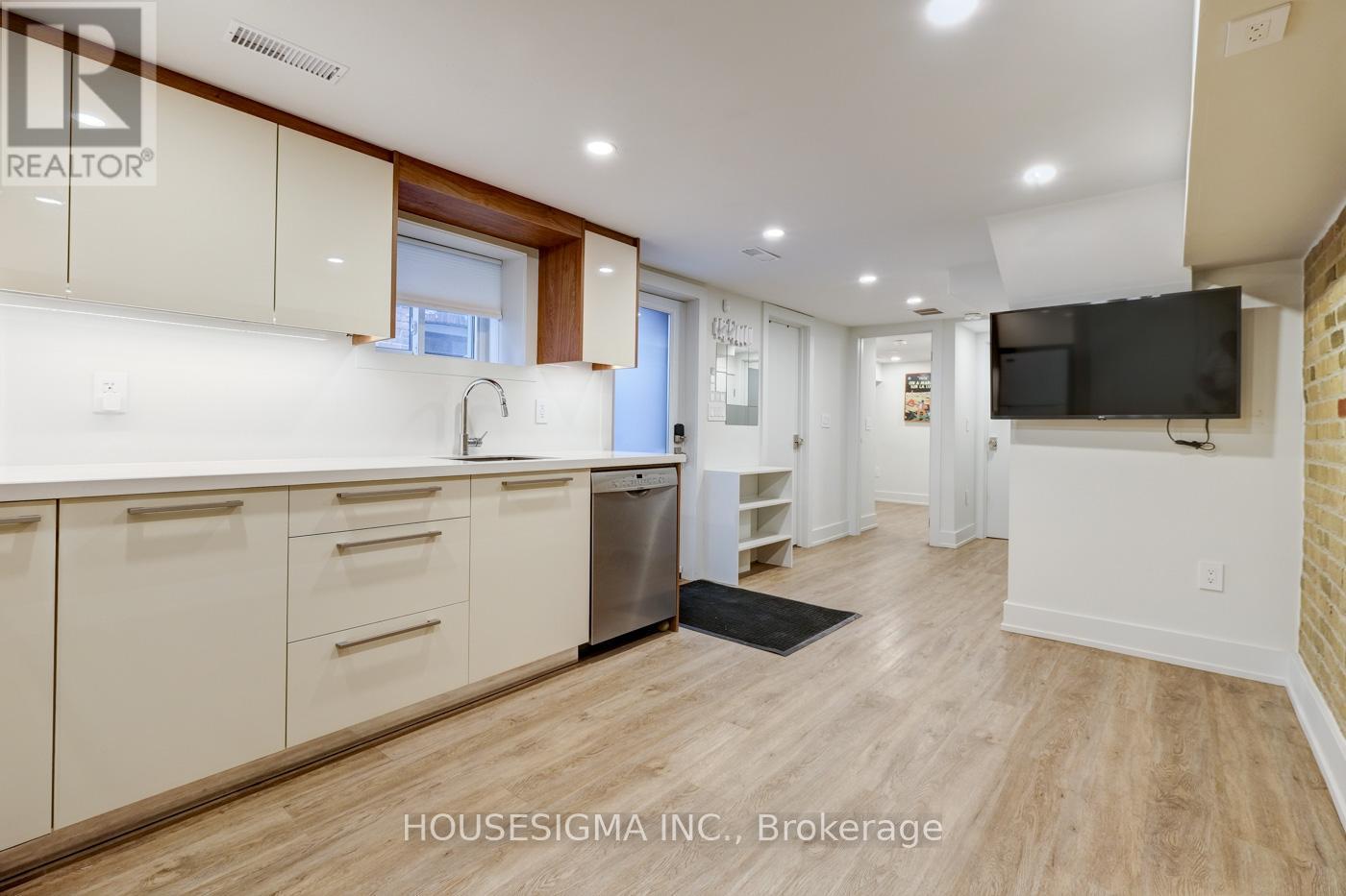 Lower - 274 Roxton Road, Toronto, Ontario  M6G 3P9 - Photo 6 - C12817632