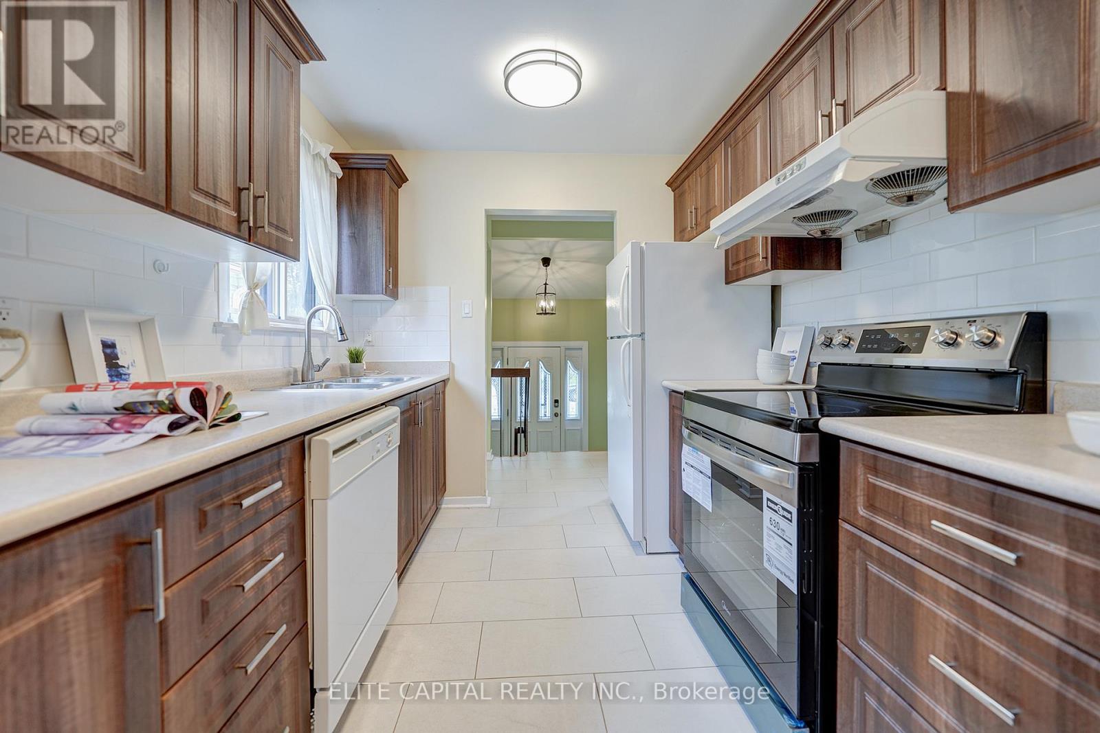 9 Snowshoe Crescent, Markham, Ontario  L3T 4M5 - Photo 6 - N12817620