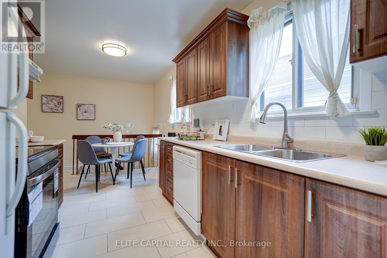 9 Snowshoe Crescent, Markham, Ontario  L3T 4M5 - Photo 8 - N12817620