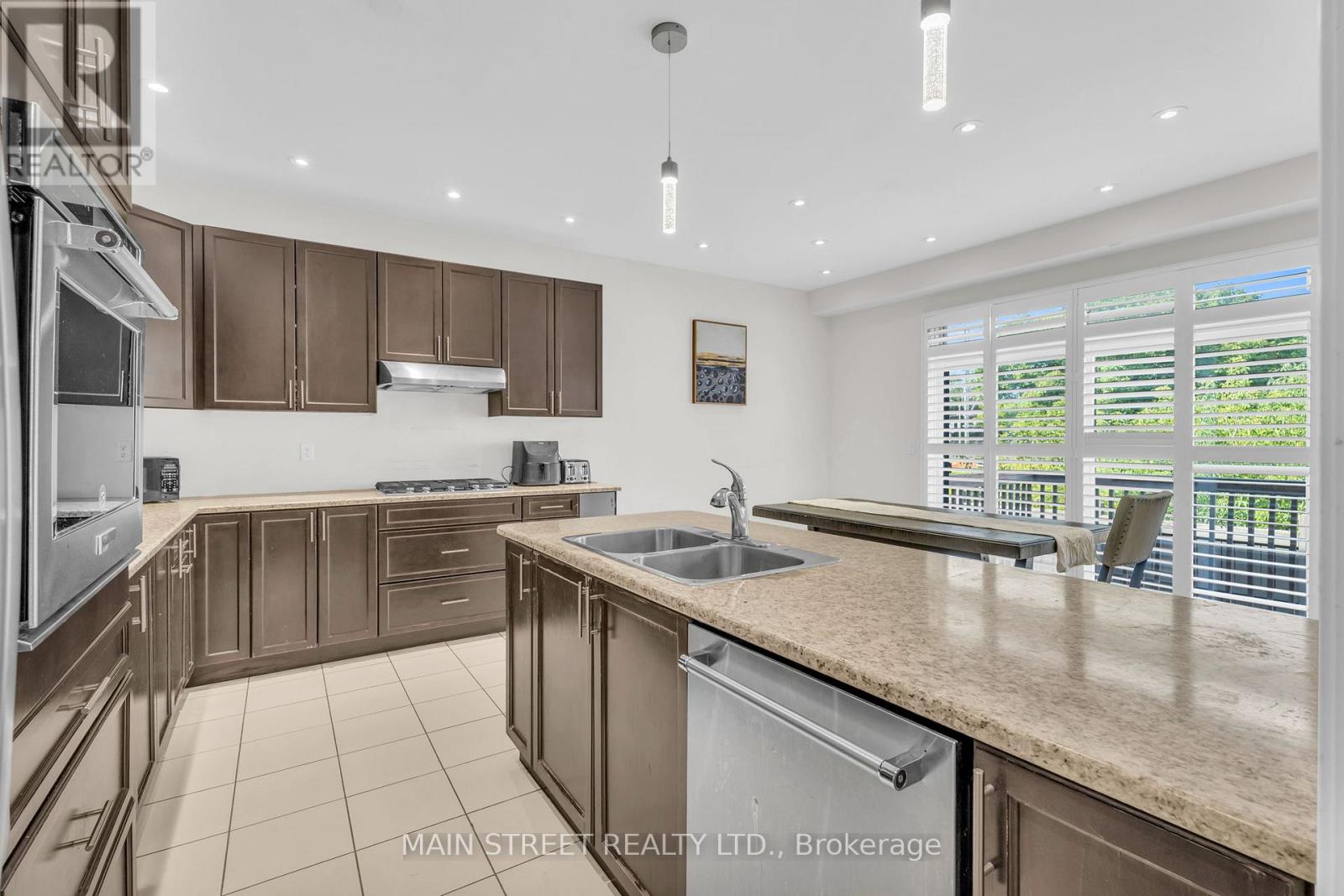 6 Leaden Hall Drive, East Gwillimbury, Ontario  L0G 1R0 - Photo 13 - N12817624