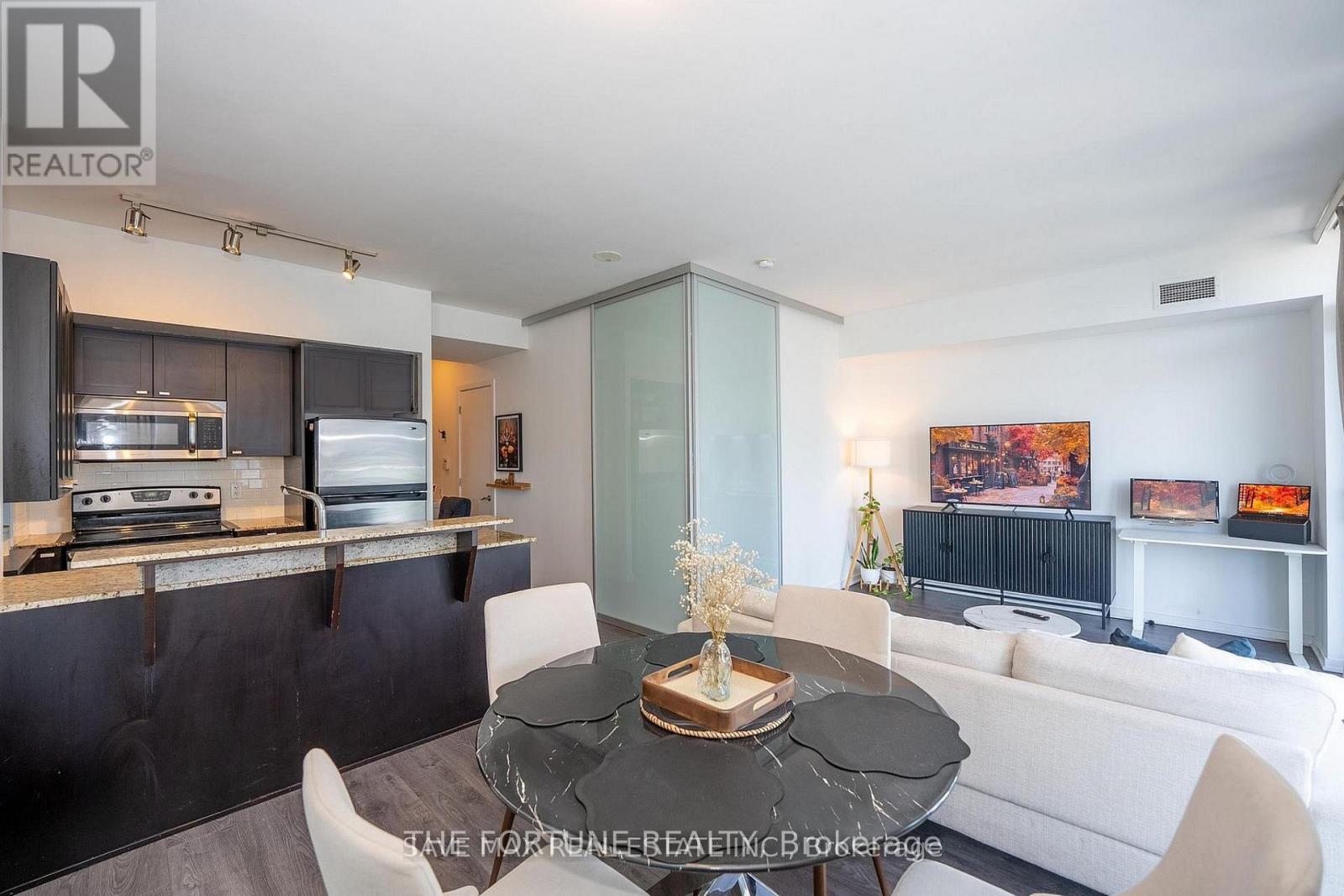 1712 - 103 The Queensway, Toronto, Ontario  M6S 5B3 - Photo 10 - W12817610