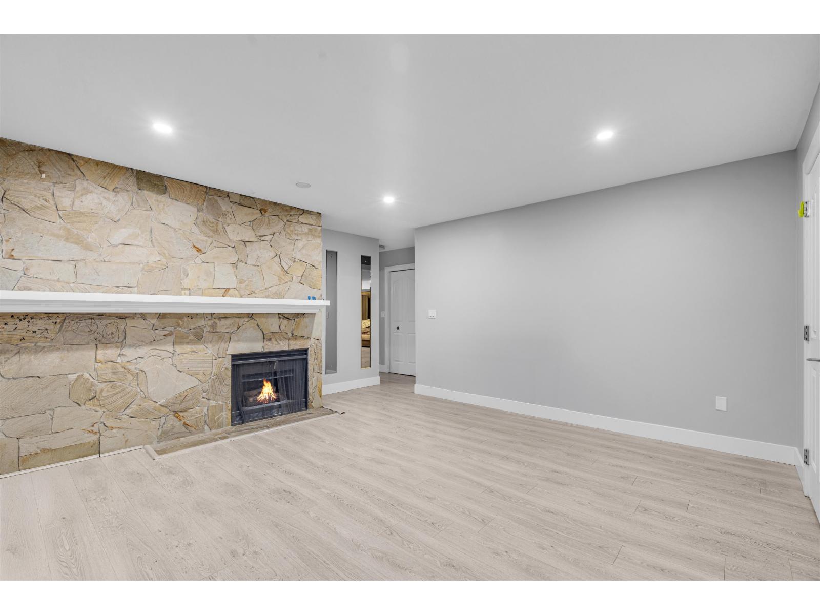 15335 111 Avenue, Surrey, British Columbia  V3R 9H7 - Photo 7 - R3093134