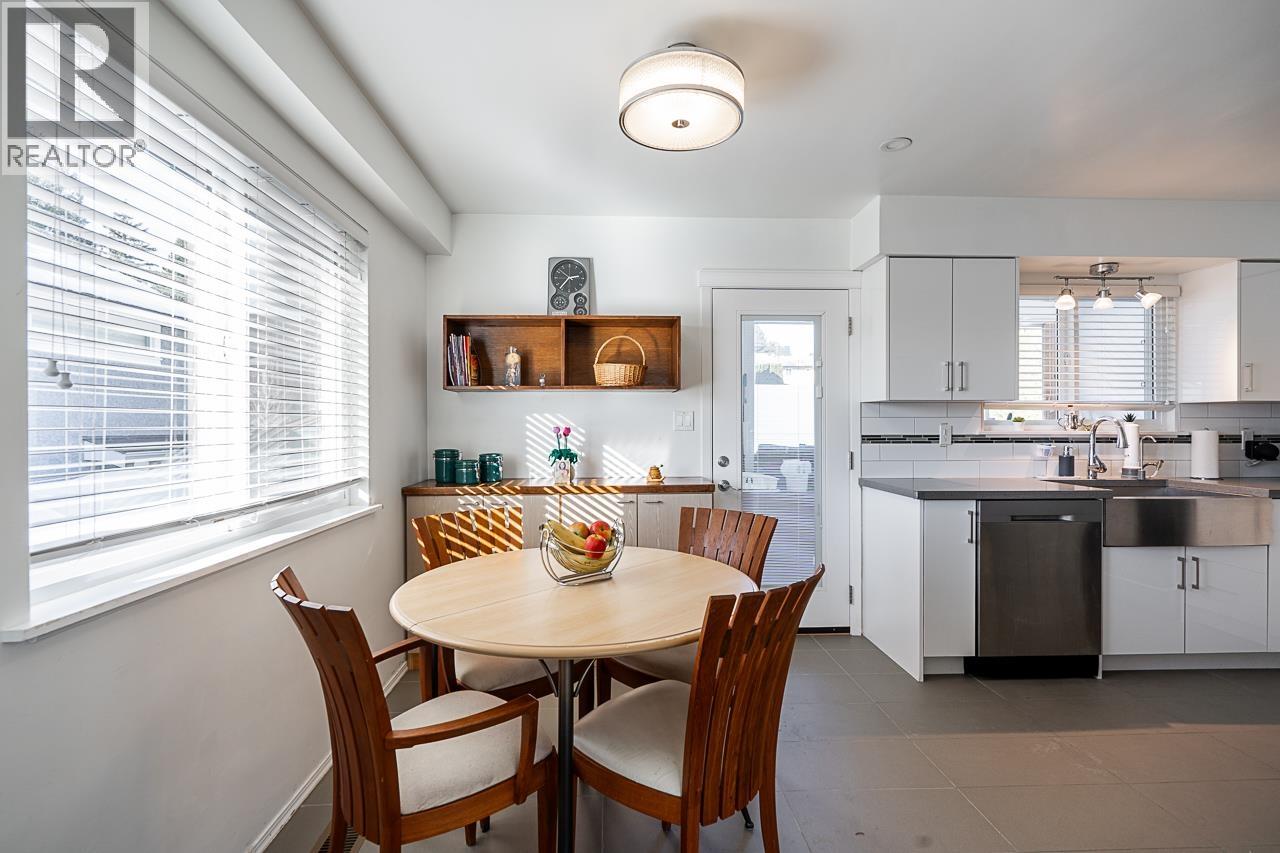 2057 Lorraine Avenue, Coquitlam, British Columbia  V3K 2M7 - Photo 3 - R3092863