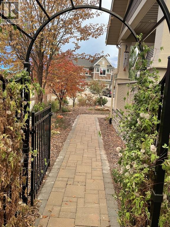 12 Sunrise View, Cochrane, Alberta  T4C 0W3 - Photo 2 - A2287157