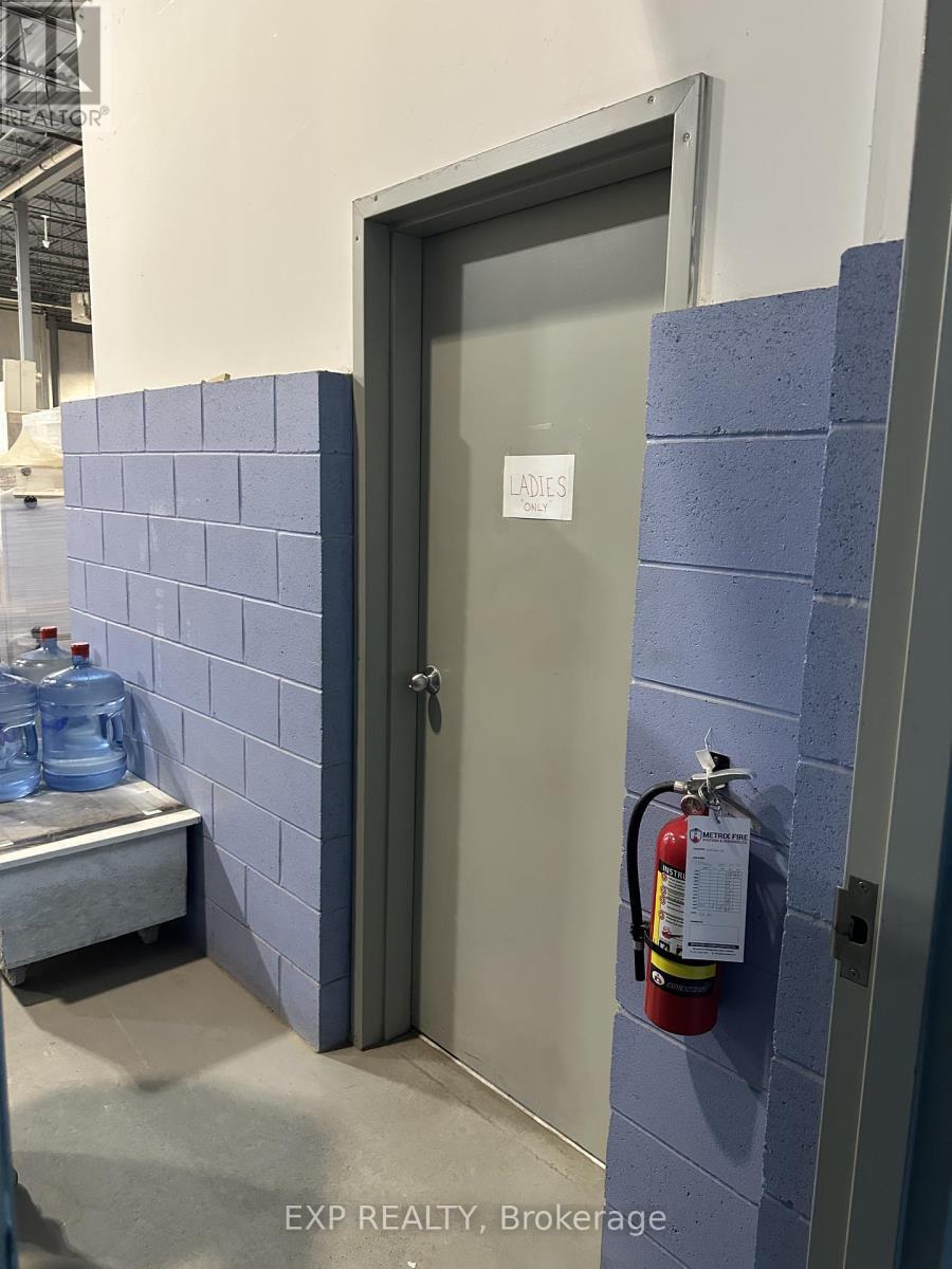 118 Milvan Drive, Toronto, Ontario  M9L 1Z9 - Photo 10 - W12817650