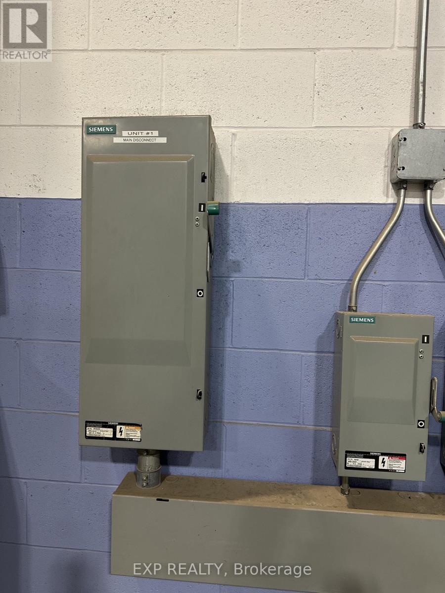 118 Milvan Drive, Toronto, Ontario  M9L 1Z9 - Photo 6 - W12817650