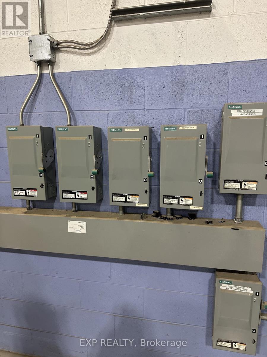 118 Milvan Drive, Toronto, Ontario  M9L 1Z9 - Photo 7 - W12817650