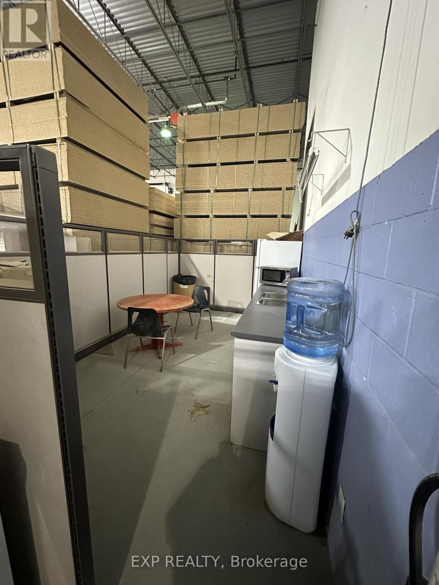 118 Milvan Drive, Toronto, Ontario  M9L 1Z9 - Photo 8 - W12817650