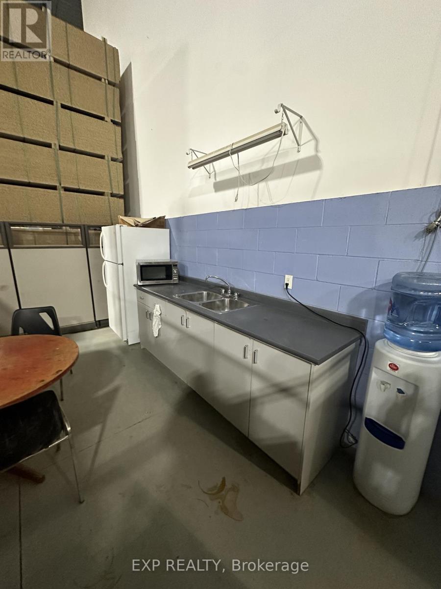 118 Milvan Drive, Toronto, Ontario  M9L 1Z9 - Photo 9 - W12817650